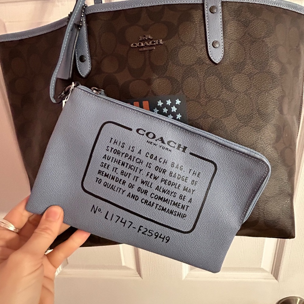 BNWT Coach Bags | Coach Reversible City‎ Tote American Flag Signature w wristlet - Picture 4 of 9